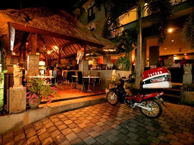 מלון The Lokha Legian Resort & Spa
