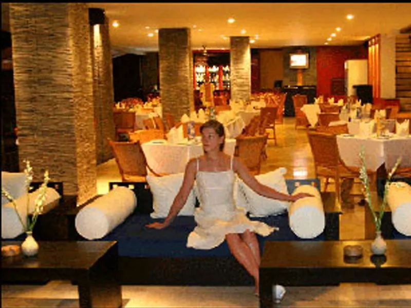The Lokha Legian Resort & Spa מלון