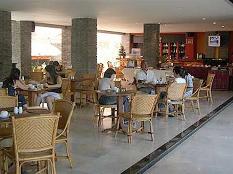 מלון The Lokha Legian Resort & Spa