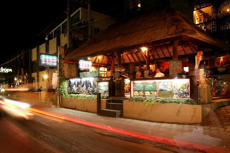 The Lokha Legian Resort & Spa מלון