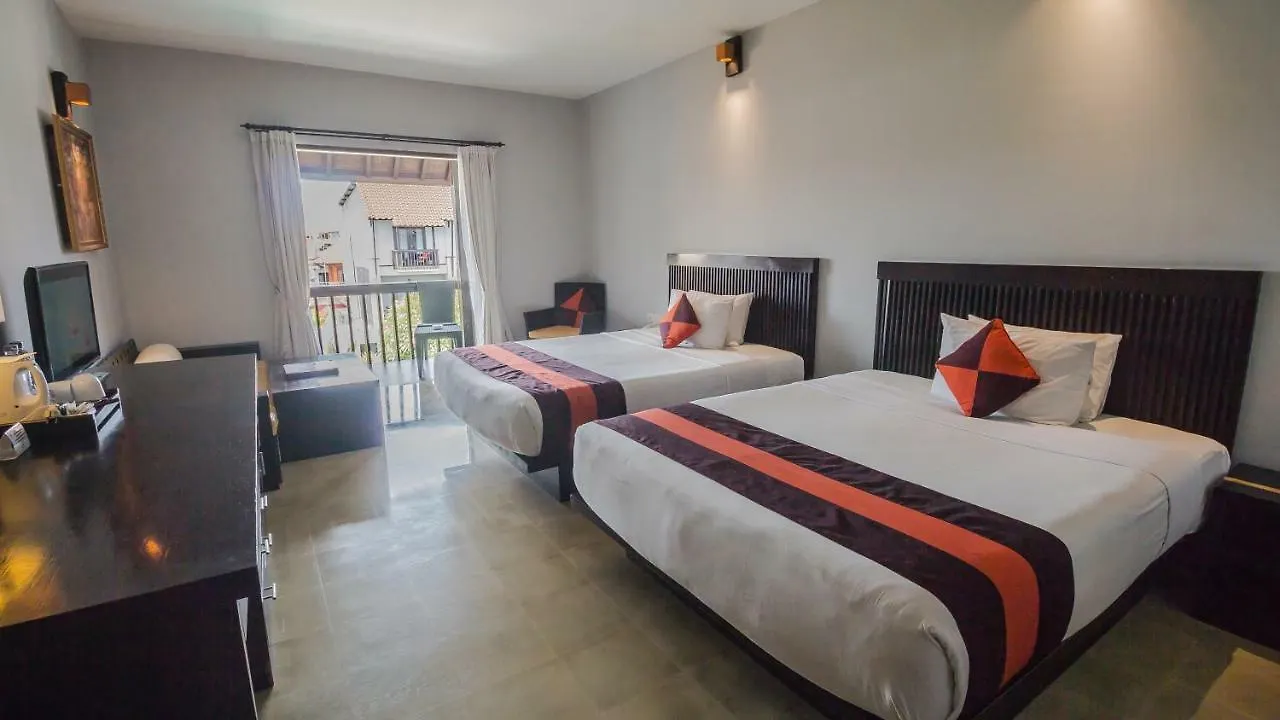 The Lokha Legian Resort & Spa מלון