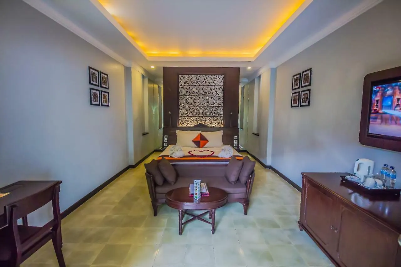 The Lokha Legian Resort & Spa מלון