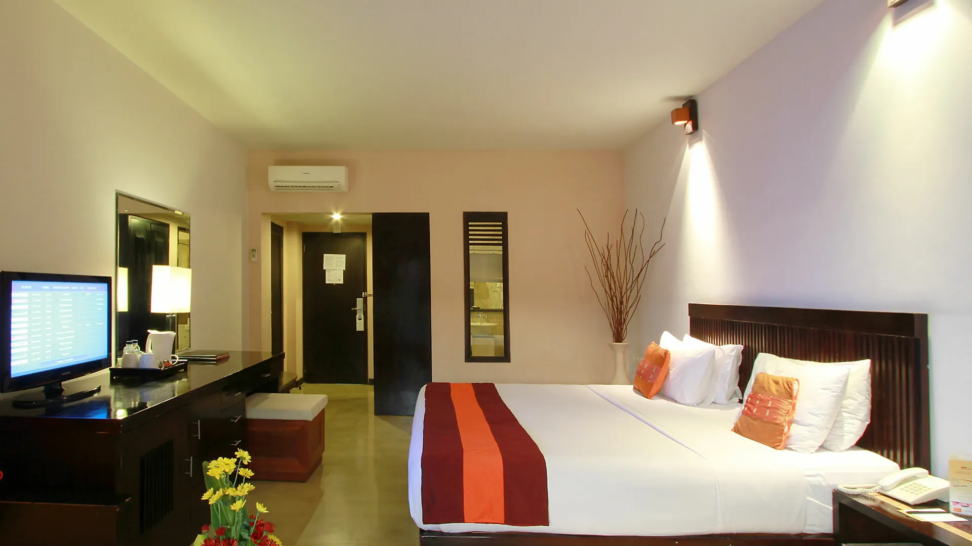 מלון The Lokha Legian Resort & Spa