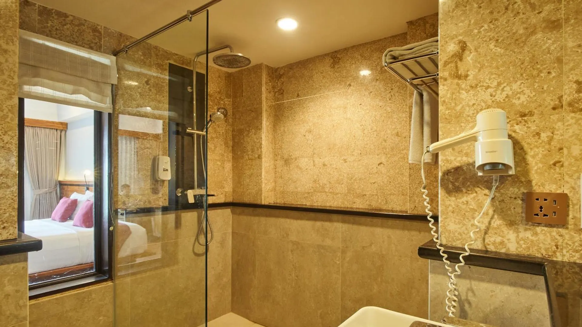 Hotel The Lokha Legian Resort & Spa